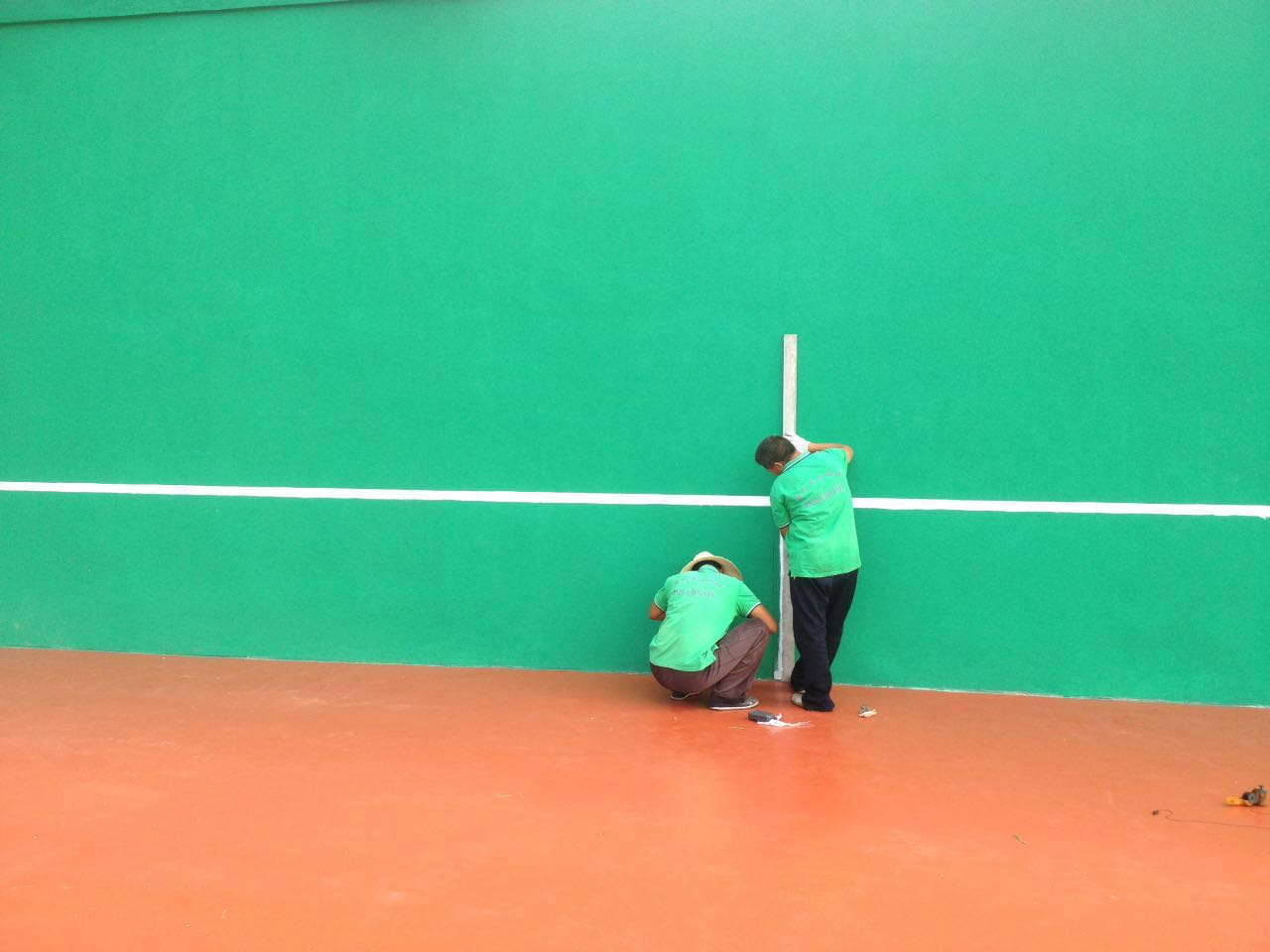 工程學(xué)院網(wǎng)球場，機(jī)打訓(xùn)練墻